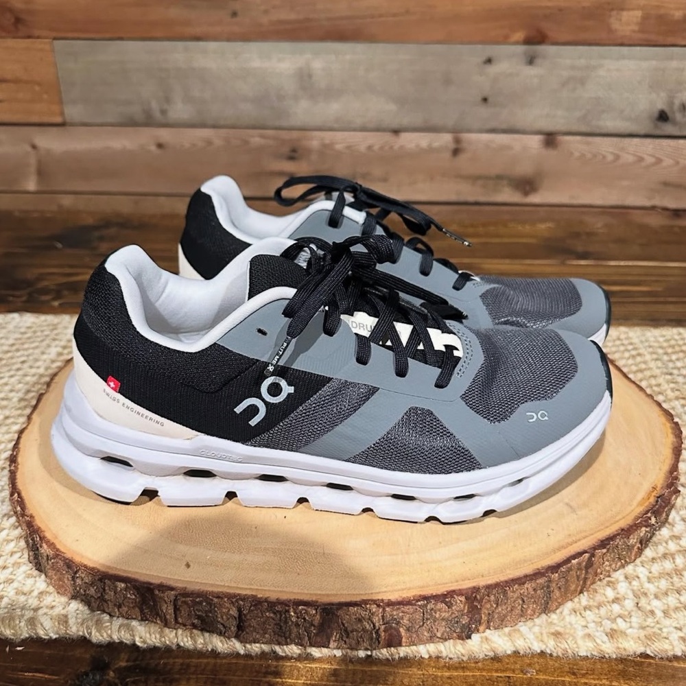 On Running Cloudrunner Eclipse & Black Shoes - SIZE 9